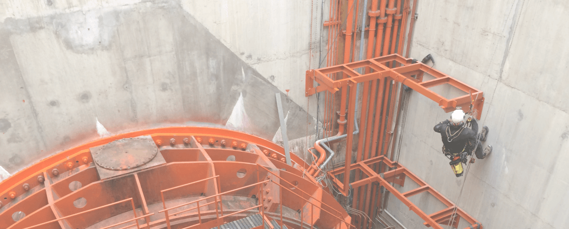 Chantier avec travail sur cordes